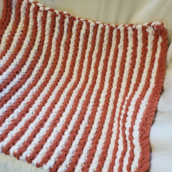 Hand-knit pet pad, size large approx. 29"×34" - Picture 4 of 4